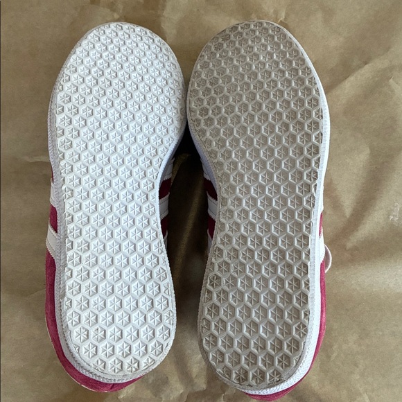 17:02 Adidas Gazelle Sneakers (Fits Women’s 7) - Picture 7 of 12